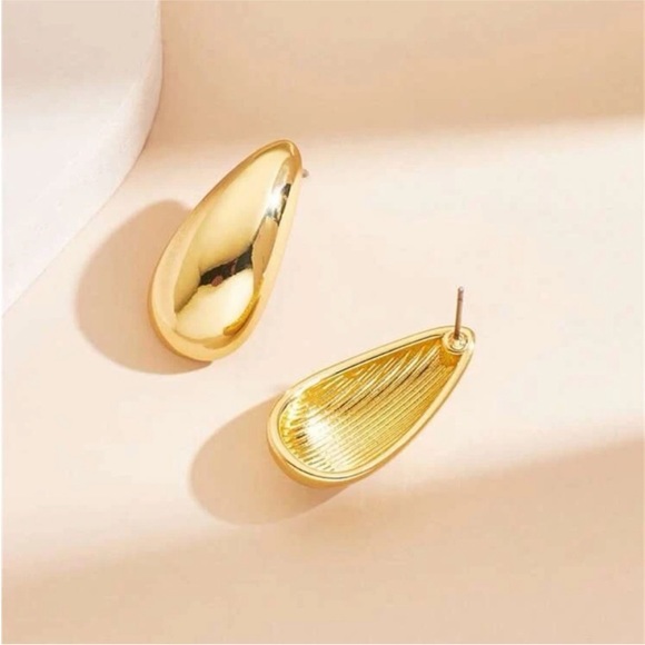 NWOT Maeve Gold Water Drop Post Earrings - Picture 2 of 3